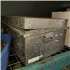 Image 1 : METAL TOOL BOX