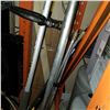 Image 3 : LARGE EXTENSION POLE WASHER AND PRESSURE WASHER WANDS