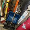 Image 1 : LOT OF SNOW SHOVELS