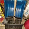Image 2 : LOT OF SNOW SHOVELS
