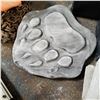 Image 3 : CONCRETE BEAR PAW PLAQUE AND CONCRETE CAPS