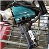 Image 2 : MAKITA 13mm HAMMER DRILL - WORKING
