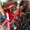Image 3 : 2 HEAVY DUTY JACK STANDS