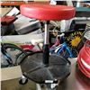 Image 2 : MVP ROLLING SHOP STOOL