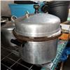 Image 3 : 3 PRESSURE COOKERS