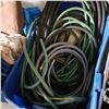 Image 3 : TOTE OF GARDEN HOSE, AND TOTE OF TARP AND DROP SHEETS