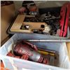 Image 1 : 2 BOTTLE JACKS, TRAY OF HARDWARE, AND DRILL BITS