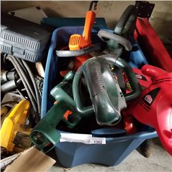 TOTE OF ELECTRIC HEDGE TRIMMERS