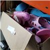 Image 2 : 2 BOXES OF NEW WOMENS FLIP FLOPS AND CROCS