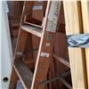 Image 2 : 6FT FRAME WOODEN LADDER AND SLIDING WOODEN PANEL DOOR