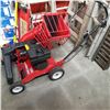 Image 1 : TROY BILT CHIPPER/VAC 5HP AMERICAN LEGEND, SELF PROPELLED WITH REVERSE, WORKING