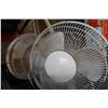 Image 3 : 2 TABLE FANS