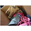 Image 3 : LOT OF DOG LEASHES AND BLANKET