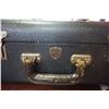 Image 2 : 3 VINTAGE LEATHER SUITCASES