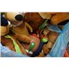 Image 3 : LOT OF YOGI BEAR COLLECTIBLES AND STUFFED ANIMALS