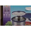 Image 2 : THERMO POT IN BOX AND VINTAGE IRON