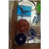 Image 3 : BOX OF ART GLASS PAPER WEIGHTS