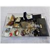 Image 1 : TRAY OF JEWELLERY