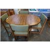 Image 1 : ROUND OAK DINING TABLE W/ LEAF AND 4 CHAIRS