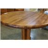 Image 2 : ROUND OAK DINING TABLE W/ LEAF AND 4 CHAIRS