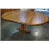 Image 4 : ROUND OAK DINING TABLE W/ LEAF AND 4 CHAIRS