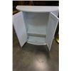 Image 4 : WHITE WALL SHELF