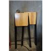 Image 2 : 2 FOLDING STOOLS