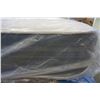 Image 2 : KINGSIZE BEAUTYREST DIAMOND HYBRID ONE CARAT FIRM MATTRESS, AS NEW