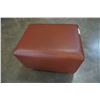 Image 2 : 2 LEATHER OTTOMANS