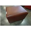 Image 4 : 2 LEATHER OTTOMANS