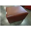 Image 4 : 2 LEATHER OTTOMANS