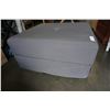 Image 3 : LARGE GREY OTTOMAN
