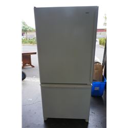 KENMORE WHITE 30 INCH REFRIDGERATOR WITH BOTTOM FREEZER, TESTED AND WORKING GUARANTEED
