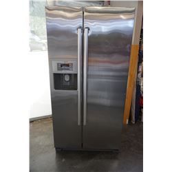 BOSCH STAINLESS 36 INCH SIDE BY SIDE REFRIDGERATOR WITH FREEZER, TESTED AND WORKING GUARANTEED