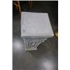 Image 3 : CAST PEDESTAL