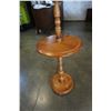 Image 4 : MAPLE ANTIQUE TABLE LAMP W/ MILK GLASS SHADE
