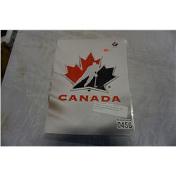 BOOKLET OF OVER 100 HOCKEY AND INSERT CARDS BECKETT VALUE $500-$700