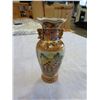 Image 3 : 3 EASTERN VASES