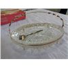 Image 2 : QUEEN ANNE HORS D'OEUVRE TRAY AND DEMI TASSE SET
