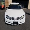 Image 2 : WHITE PONTIAC SUNFIRE 4 DOOR SEDAN W/ KEY AND FOB, CAR FAX, AND REGISTRATION 160 020KM