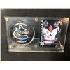 Image 1 : MARK MESSIER SIGNED HOCKEY PUCK W/ TRADING CARD DISPLAY