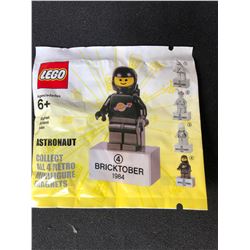 LEGO 2011 Bricktober Week #4 1984 Retro Astronaut Minifigure Magnet