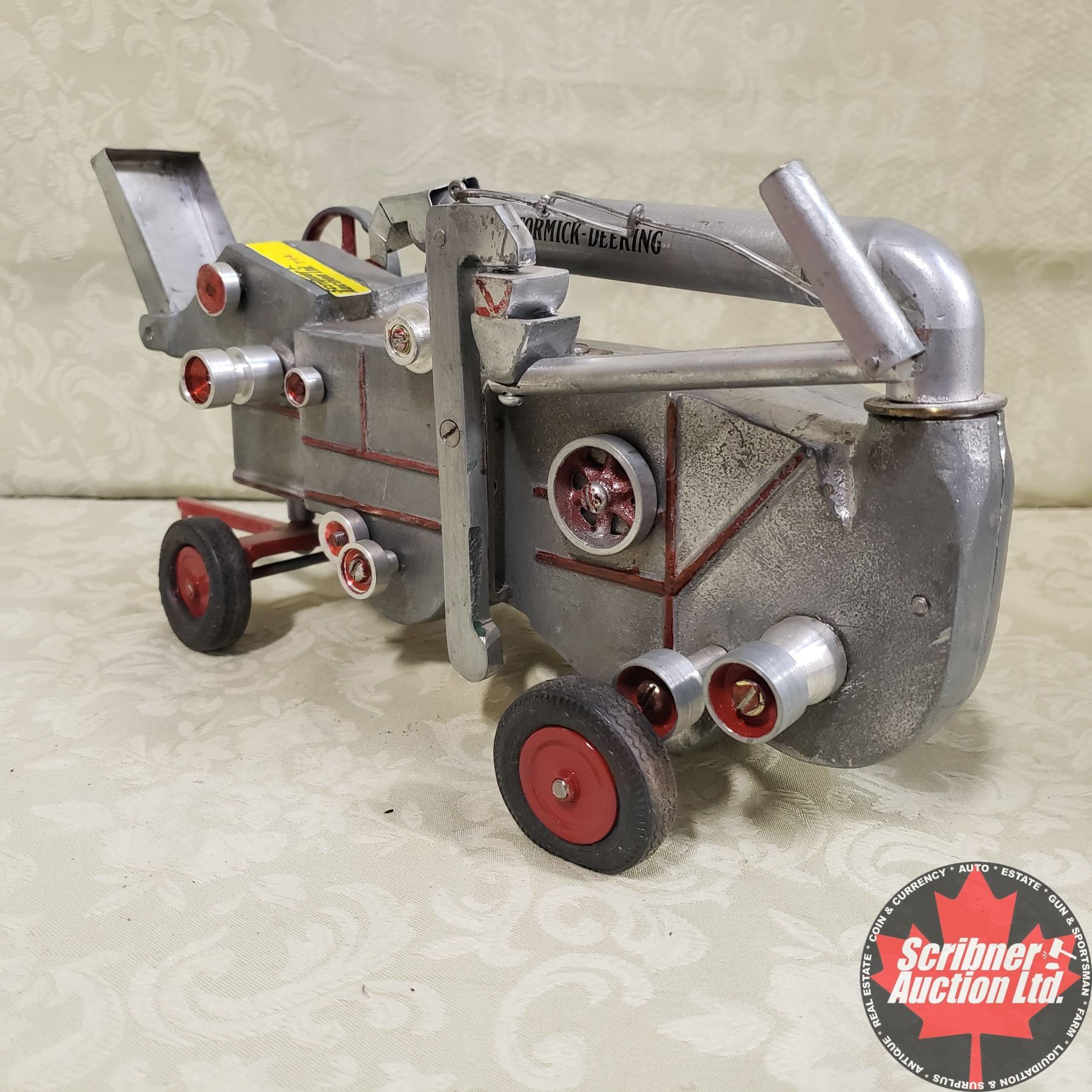 Deering Scale McCormick-Deering Threshing Machine (Scale: 1/32)