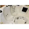 Image 15 : ACRYLIC SPA LOUNGER VERSION 3 PUMPS HOT TUB