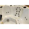 Image 16 : ACRYLIC SPA LOUNGER VERSION 3 PUMPS HOT TUB