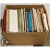 Image 1 : LARGE ASSORTED BOX OF VINYL RECORDS.