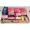 Image 1 : LARGE FLAT OF ASSORTED TAMPONS AND PADS