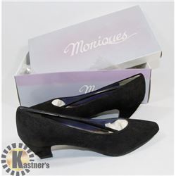 MONIQUES BLACK SZ 7.5