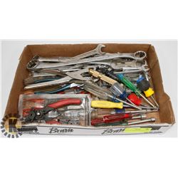 FLAT OF ASSORTED ESTATE TOOLS