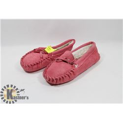 PINK SLIPPERS KIDS SZ 11